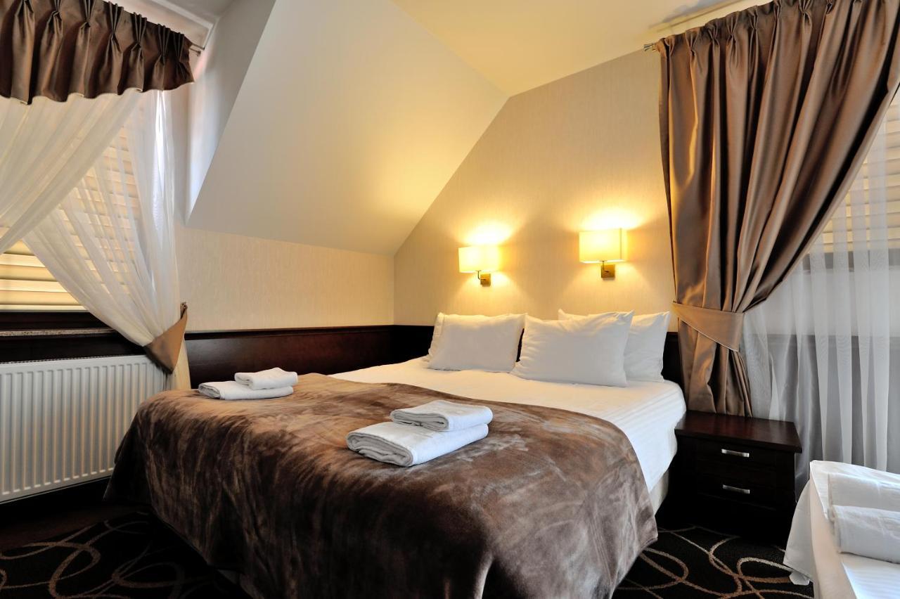 Hotel Dwor Choiny Kazimierówka Екстериор снимка